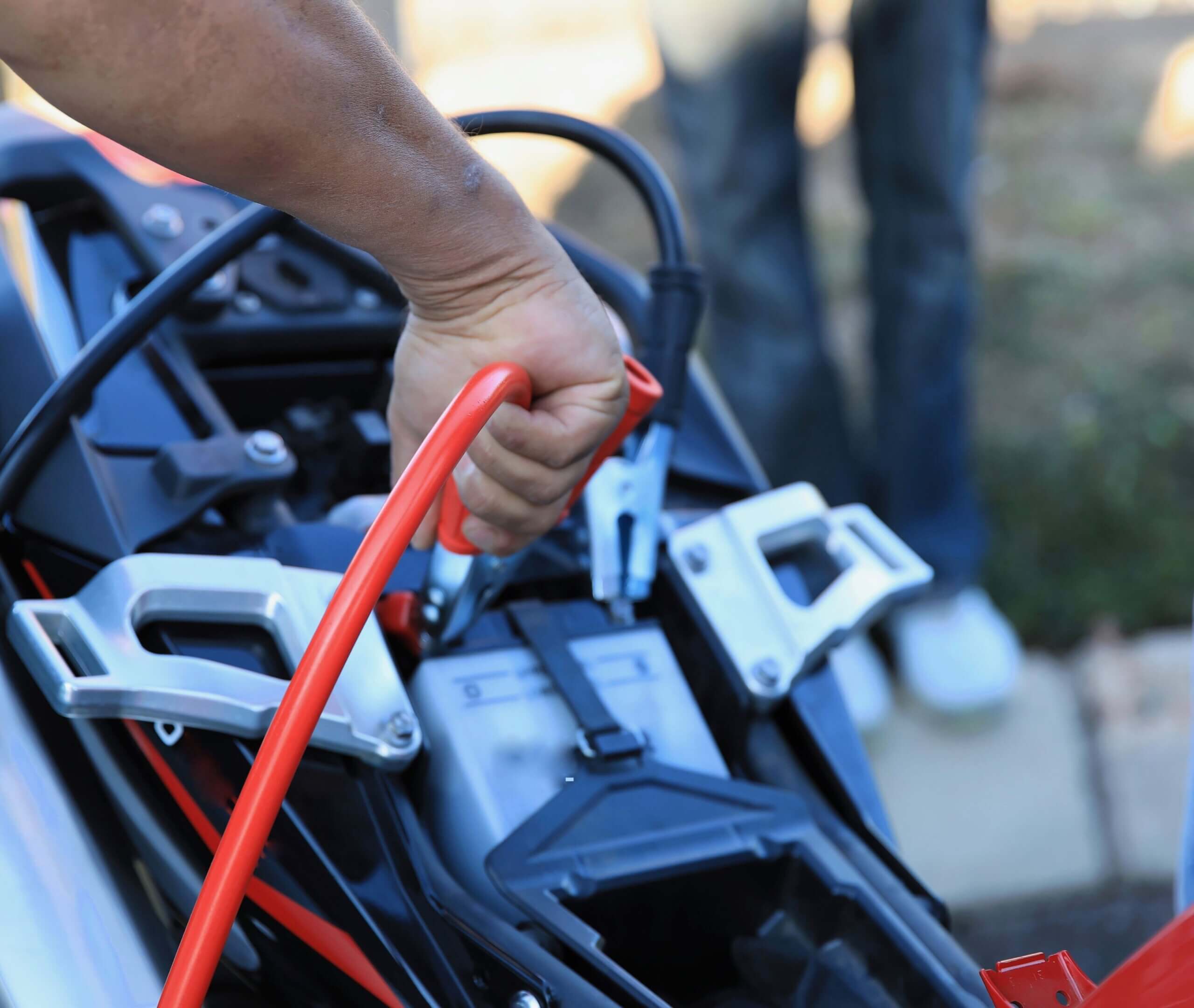 החלפת מצבר לאופנוע עד הבית